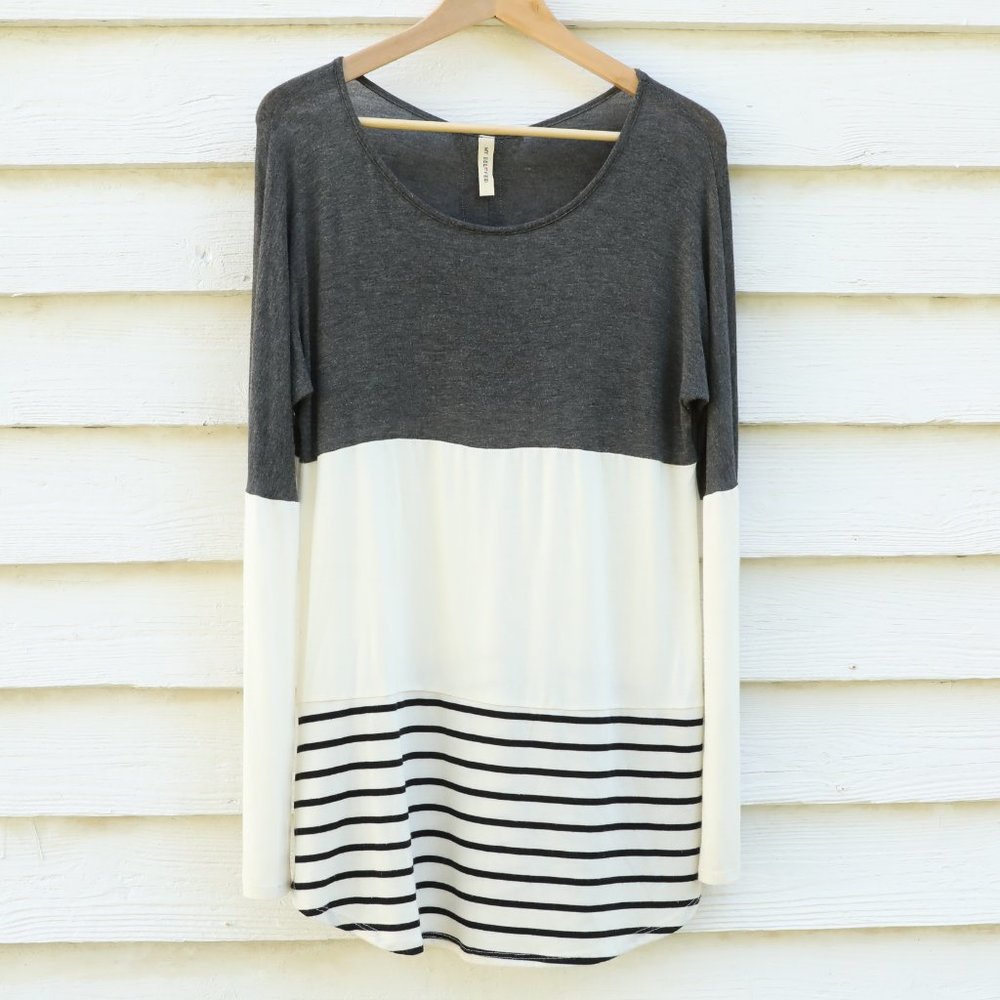 Tricolor tunic top with lace back